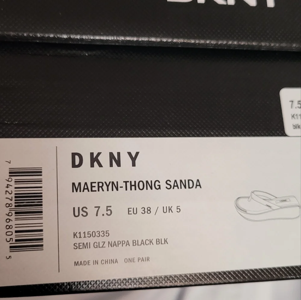 DKNY Maeryn Platform Semi Glaze Thong Sandal Black White 7.5M MSRP $110 NIB New